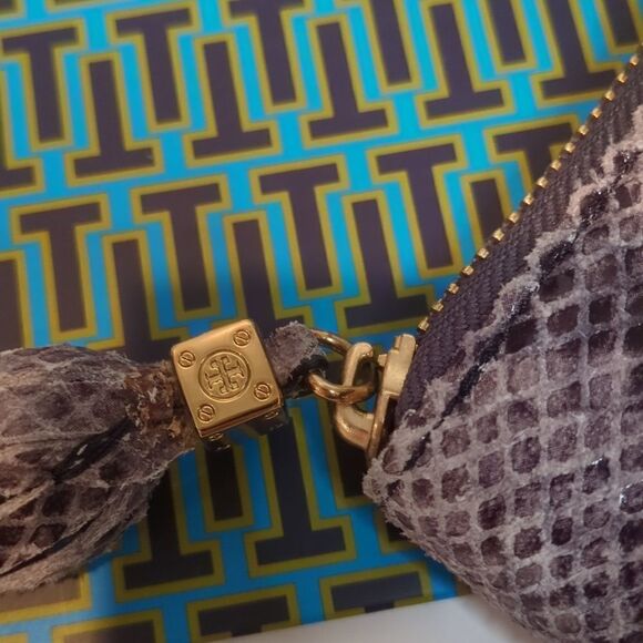 New Tory Burch Thea Snake Continental ZIP Wallet - Picture 3 of 6